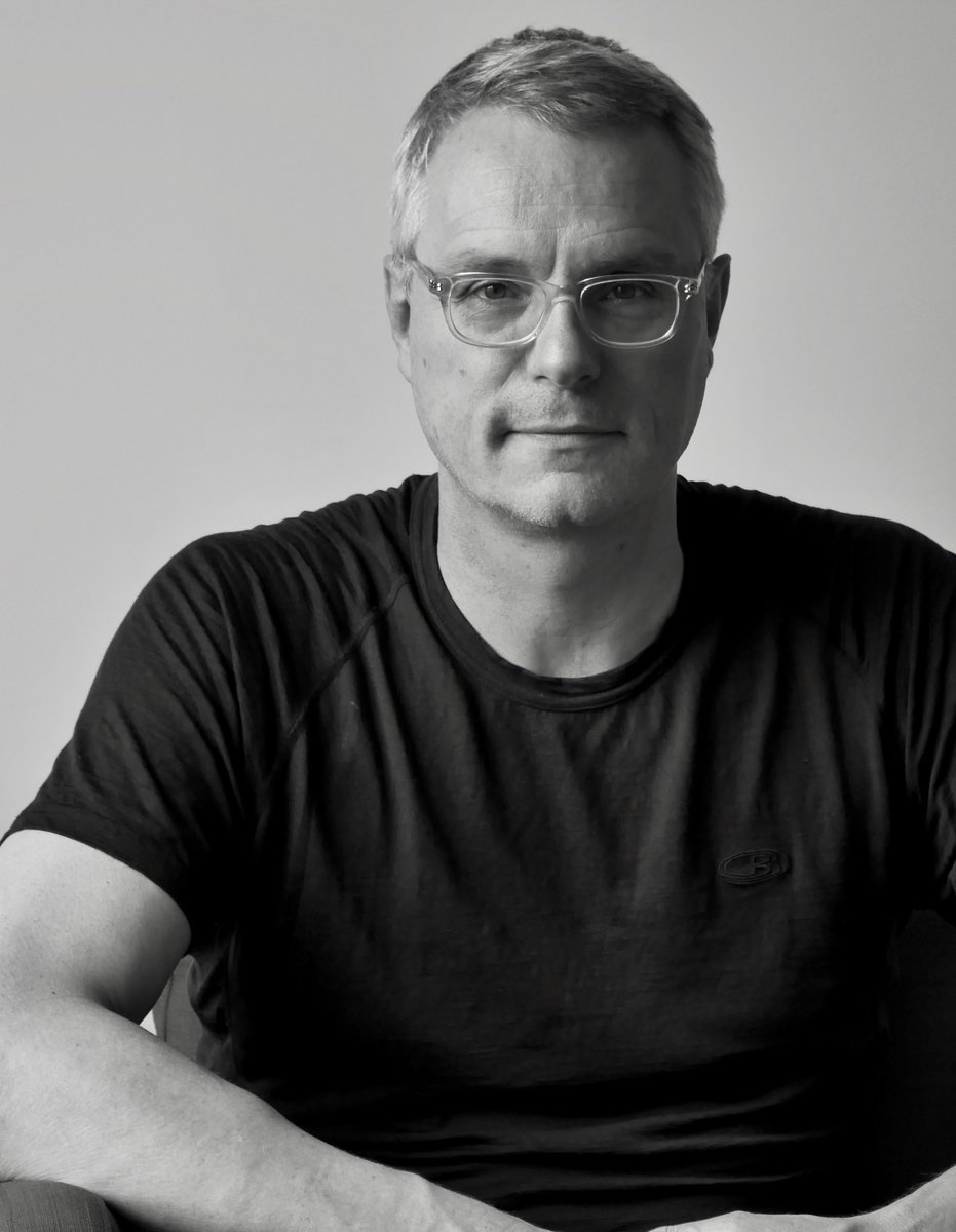 Foyles's tweet photo. New on our blog: read the inspirational writers’ quotations that help Director of the Fiction Programme @FaberAcademy @RichardNSkinner in his #writing : https://t.co/gQLKdkYevC https://t.co/BhU2aid2h0