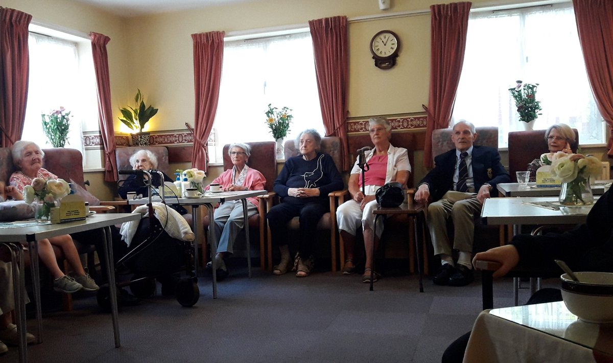 CraigCooperNFRS's tweet photo. Attended the #AgeConcern community hub on #CarltoHill this morning with #BlueWatch from #CarltonFS to provide a #FireSafety in the home talk to their service users. The group seemed very interested, there were plenty of great questions asked #CreatingSaferCommunities https://t.co/N02ecNkaDl