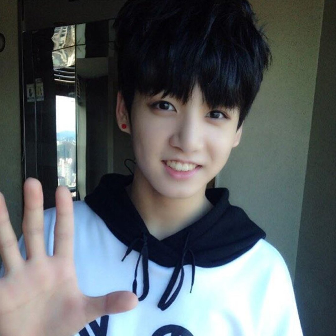bilgeenurrr's tweet photo. Gözümün önünde büyüyen bazı şeyler ;
Jeon Jungkook                          Dolar https://t.co/mkKsUmd8jb