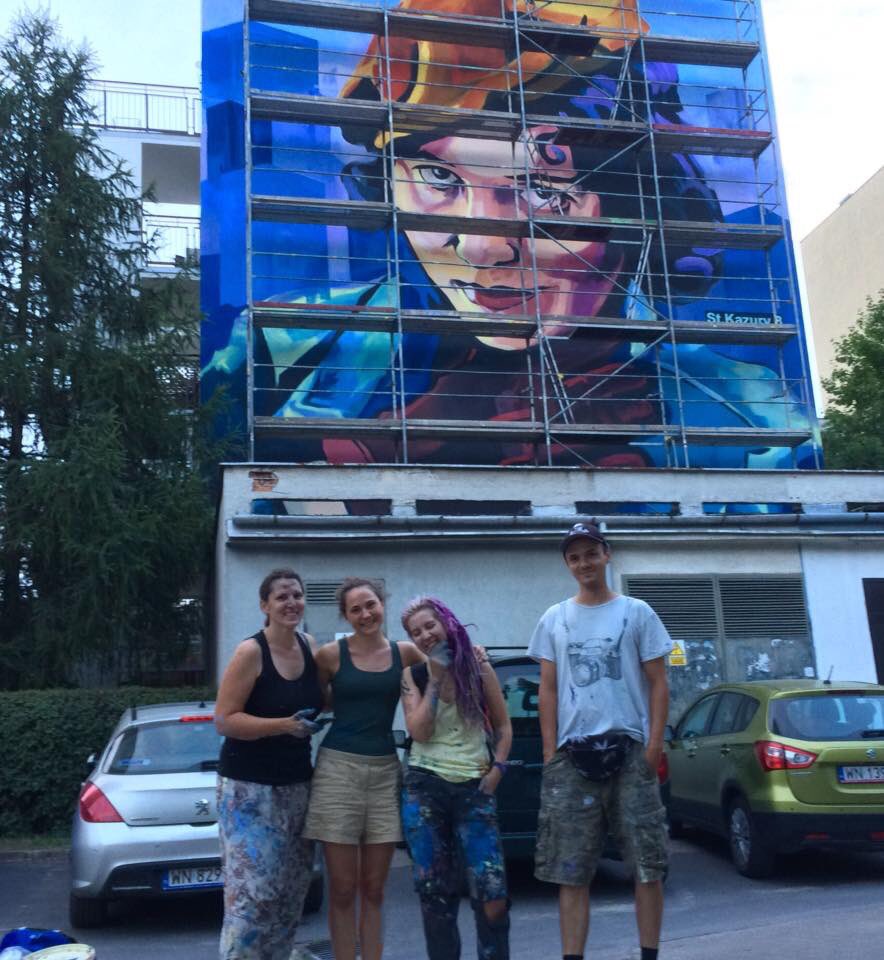 MiastoUrsynow's tweet photo. Mural portret Zofii Stryjeńskiej już prawie gotowy 😍 #Kazury #RedSheels #UrsynowskieMurale #BP #BudżetPartycypacyjny #StreetArt
https://t.co/u0anGyTdXB https://t.co/LZaCGJ84HX