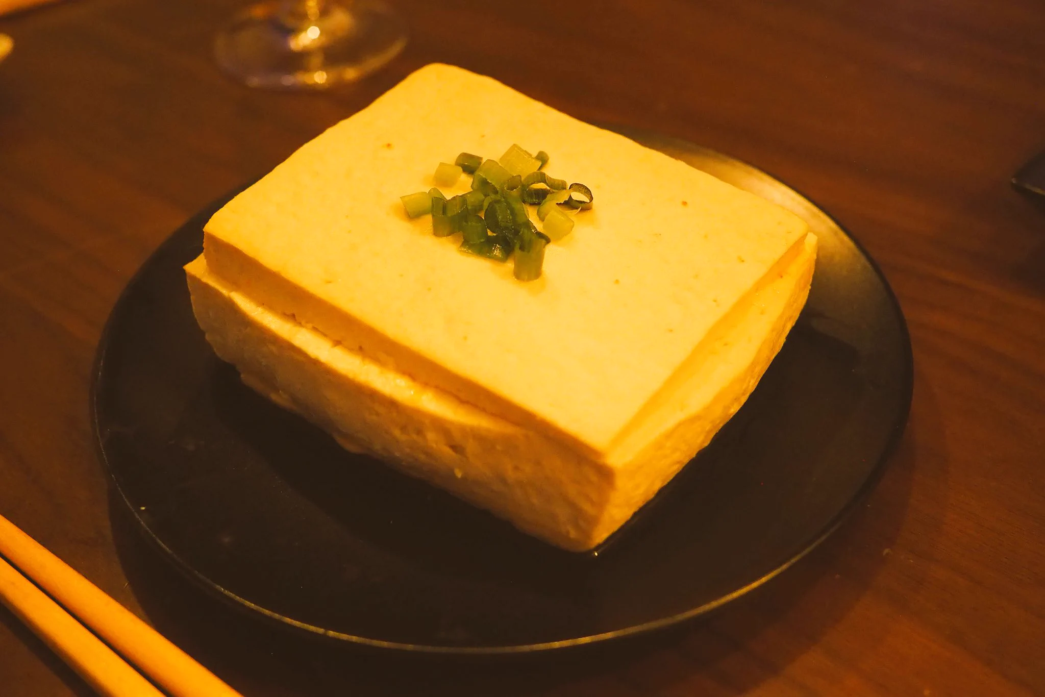晩ごはんは冷やっこ・・・と思いきや中から出てきたのはなんとアレ！！