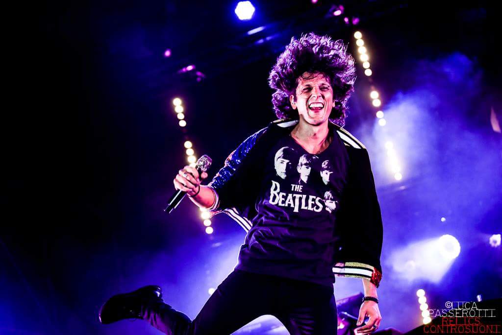 kyaralasconi's tweet photo. Questo cespuglio mi sembra di conoscerlo 😂...
E come dici tu:
"La Gioia è una ricchezza che non si può risparmiare"
#ErmalMeta #Saltaaa #CiFaiBeneTu #NonAbbiamoArmiTour
📷 Luca Passerotti https://t.co/lwSMkBTIWj