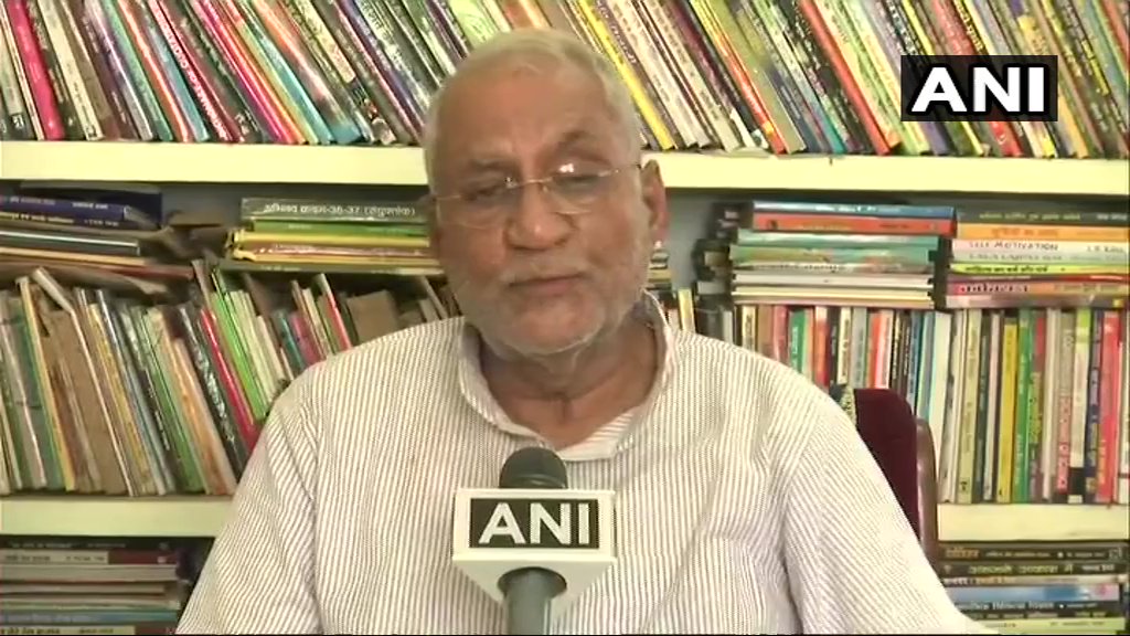 ANI's tweet photo. There was a political motive behind the 'award wapsi' movement. There was no reason as such, except that some people wanted to create an atmosphere against PM Modi: Former Sahitya Akademi president Vishwanath Prasad Tiwari https://t.co/RhJ9JSWNaO