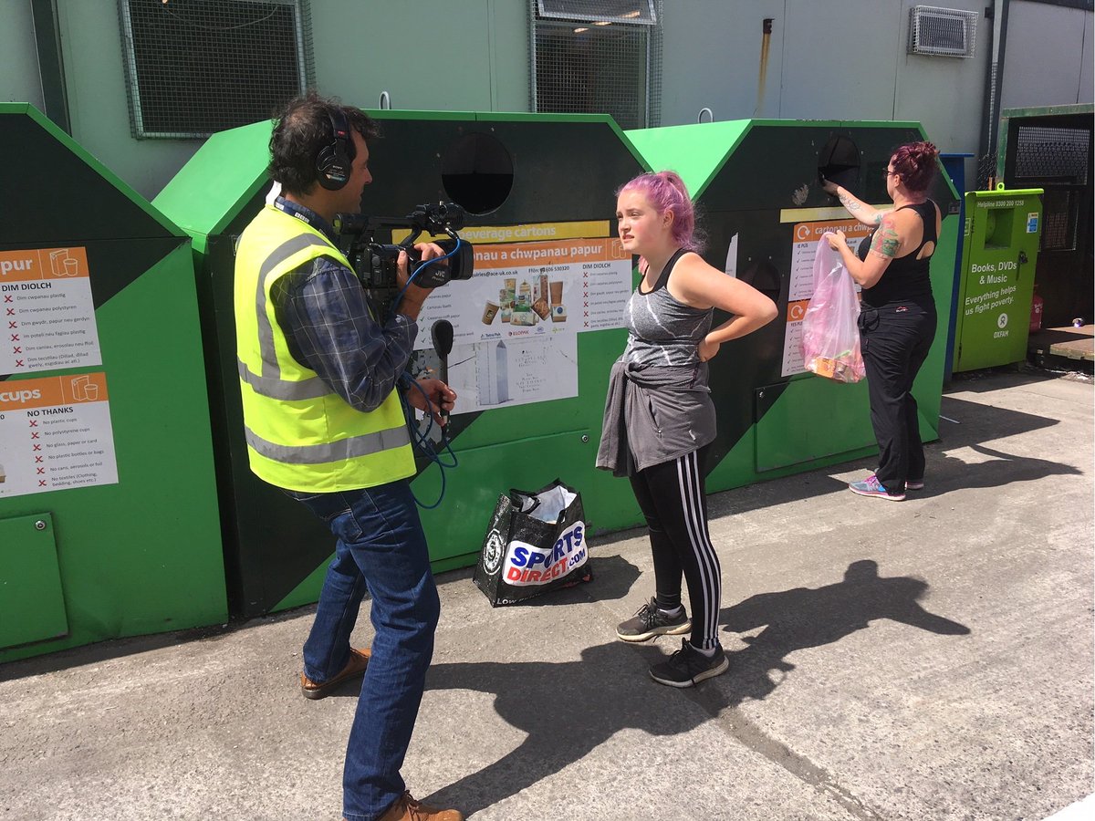 Did you know you can recycle paper cups at Swansea's recycling centres? Tune into <a href="/BBCRadioWales/">BBC Radio Wales</a> this morning to learn more about paper cup recycling and switch <a href="/BBCWalesNews/">BBC Wales News</a> on the telly at 6:30pm to hear from Sioned and her mother who recycle their cups at Llansamlet 📻📺