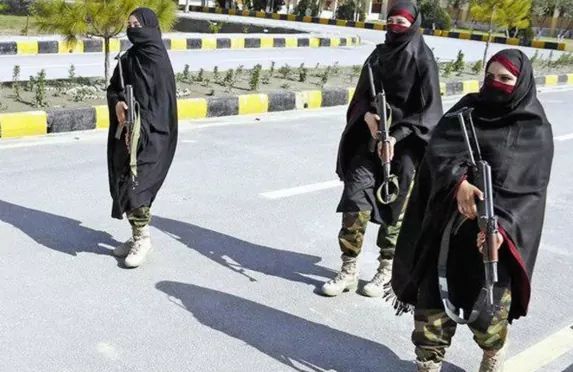 Female Commando was deployed for women security in Bacha khan university . They did excellent job and done it professionally .
#WomenCanDo