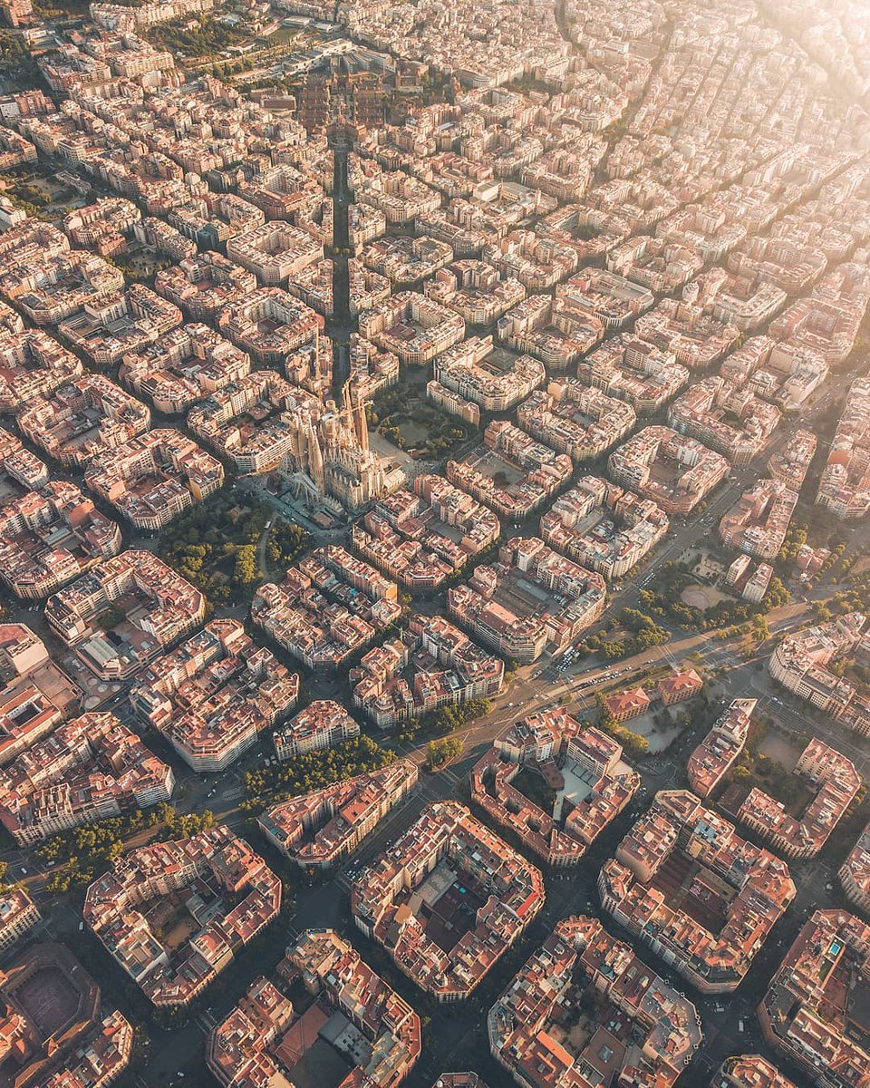 Barcelone vue du ciel est toujours spectaculaire! 🔝💯
📸 ©harimaolee (IG) https://t.co/3izqBtG7MQ