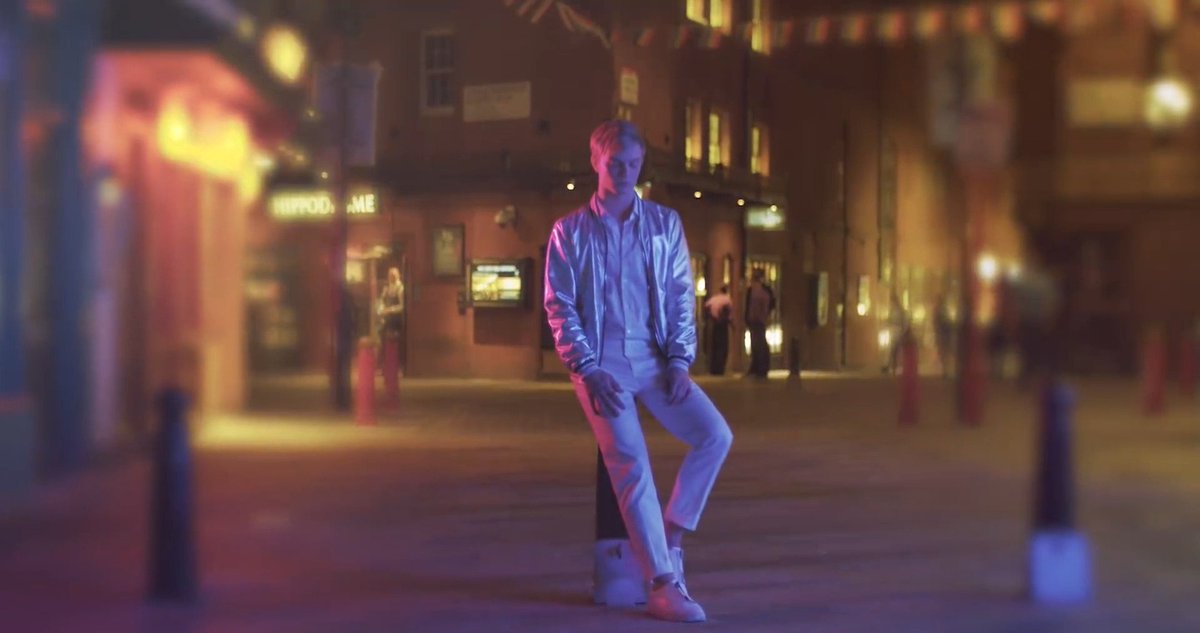 PaulThePromoter's tweet photo. Life is full of 'firsts' but there's 'No Love (Like First Love)', British singer Ronan Parke's smash hit single. In just six days, the YouTube video has been viewed 38,796 times!

View now this awesome video ➡️ https://t.co/ZptI0EuLIc

#NLLFL ❤️ #MusicVideo ❤️ @RonanParke https://t.co/coZU8qBxXr
