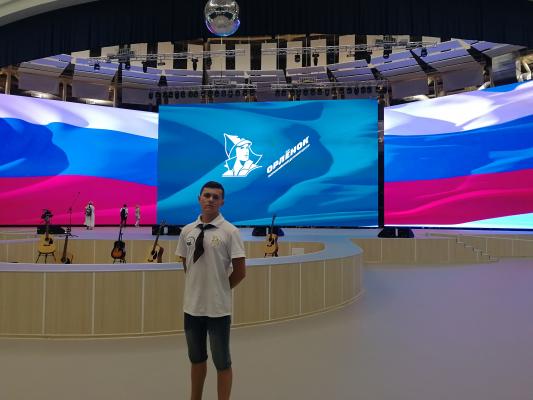 Богдан Коломоец – парень с небольшим, но уже солидным опытом отдыха в детских лагерях. Первым был лагерь «Золотое яблоко».  К списку алексинских, заокских, мценских, брянских лагерей добавились черноморские «Артек» и «Орленок»...gazetateploe.ru/news/o-bolshoy…