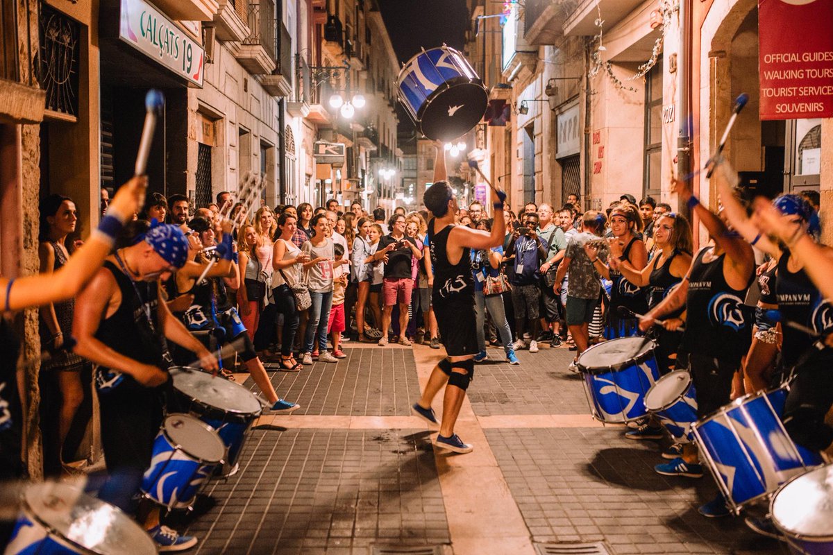 Tympanvm's tweet photo. 🐌🥁 La iMAGInada 🐌🥁
Tocar a casa sempre és un luxe, però fer-ho amb @la_imaginada és un plaer!

Ens veiem avui a les 22h a la Pl. de la Font, davant @TGNAjuntament. Al final del recorregut, tindrem una sorpreseta reividicativa en la que volem col·laborar! Vine i participa!! https://t.co/kMnVq3he2H