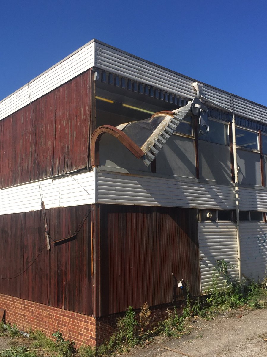 i_saw_mills's tweet photo. Finally got to see Alex Chinneck’s ‘Open to the public’, which is ironically located behind a locked gate.
#opentothepublic
#notopentothepublic
#ashford #kent https://t.co/xpVSPep6Pi