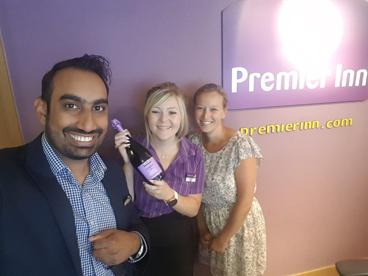 highcliffe_pi's tweet photo. Our receptionist Sophie receiving her own wow from @RakeshMistry87 at @highcliffe_pi for a great job at site holding🍾🍷#teammemberwow #hardworkpaysoff #operationexellence #madeinhampshire @RikkiQuinlan @PIHantsHearts @SDEBDD https://t.co/aJPhfAtLkH