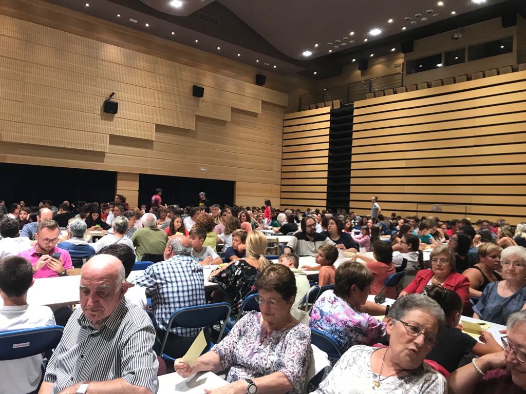 AjuntamentSeva's tweet photo. 🎁 Com va anar la quina a la pista poliesportiva? Us va tocar algun premi? Recordeu que la @FestaMajorSeva ens proposa moltes més activitats aquests dies! #FMSeva18
👉 Consulta el programa: https://t.co/kKP4PLodlK https://t.co/ZBGDfIWOmZ