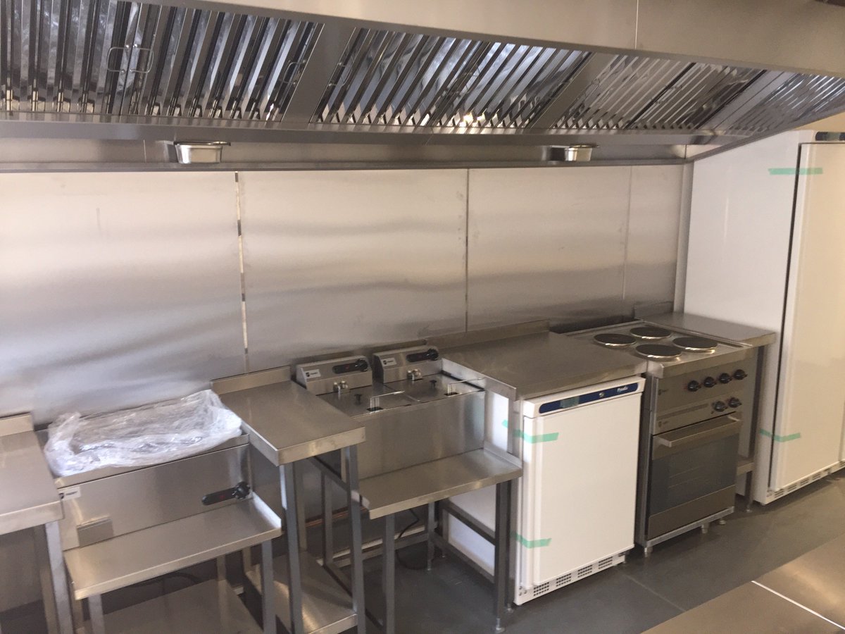 WhalleyCatering's tweet photo. Full kitchen installation by Whalley Catering @EscapeCC in Clitheroe. Call us on 01254233077 for more info. #commercialkitchens #bespokekitchen #stainlesssteelfabication #kitchenventilation https://t.co/Y4xBcmWpqs