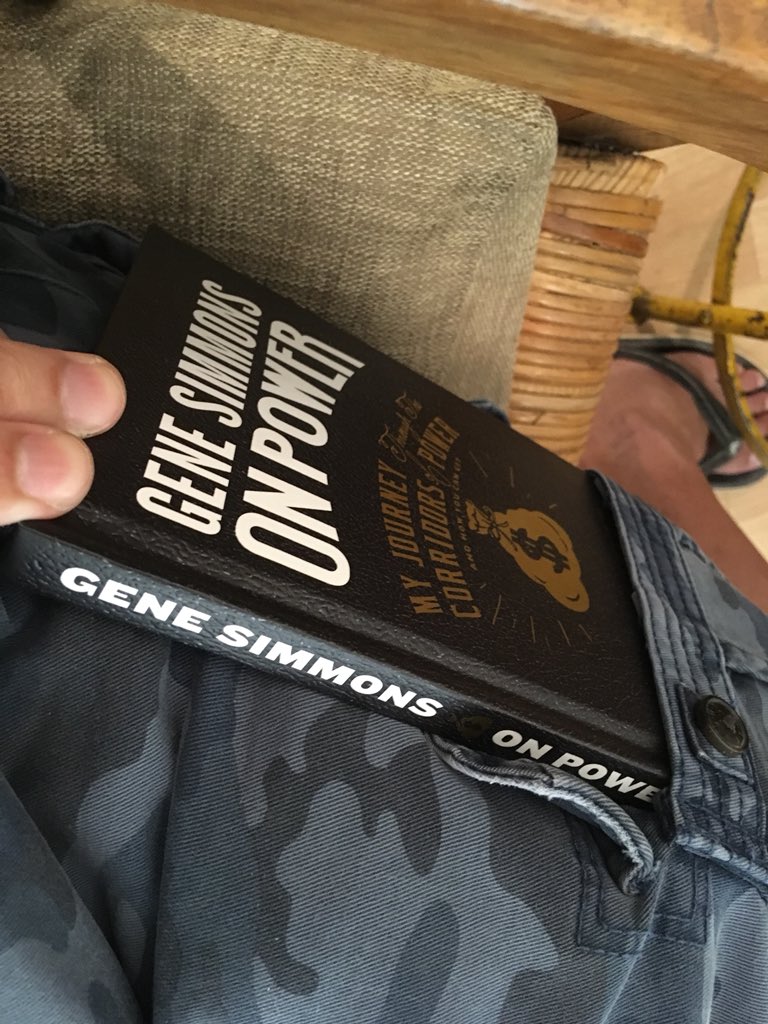 JM_Soula's tweet image. Oh! It’s pocket size @genesimmons @HarperCollins @Loudwire #OnPower #summerbook @KISSOnline