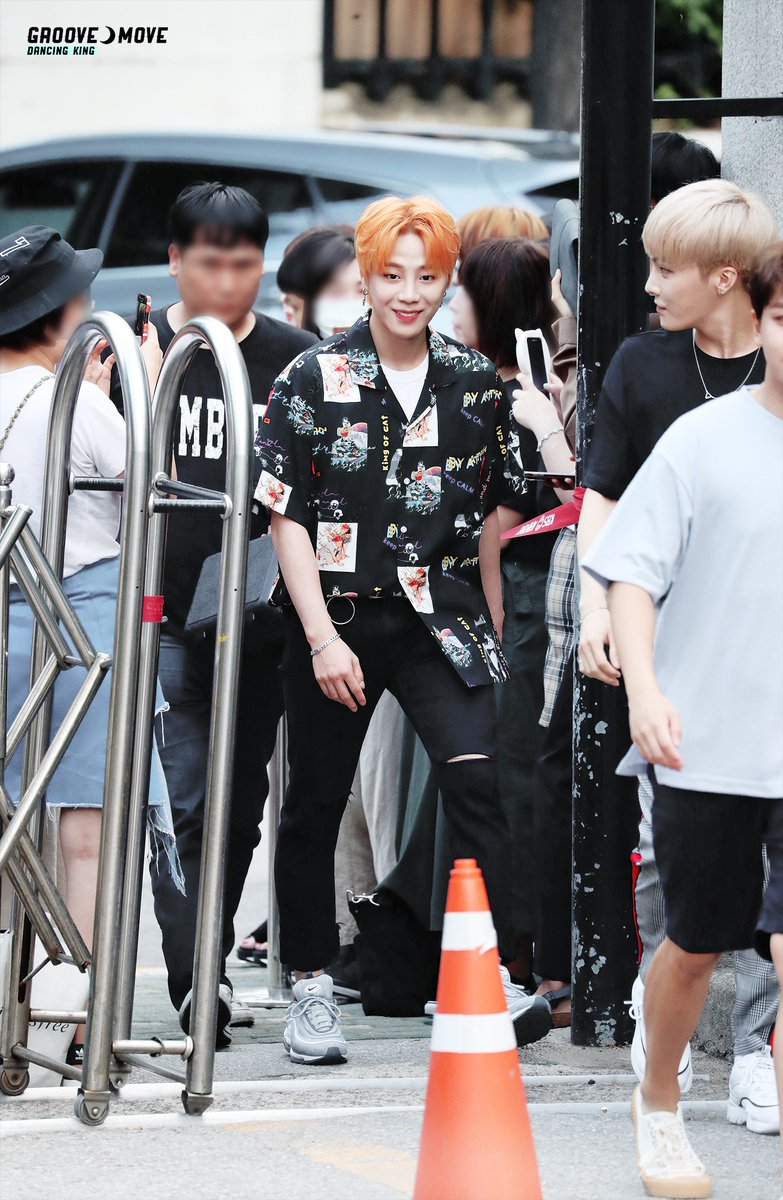GROOVE0215's tweet photo. 180810 뮤직뱅크 출근 @BigFlo_official #빅플로 #BIGFLO #의진 #이의진 #EUIJIN #거꾸로 #Emphasize https://t.co/5UpKSn7pqh