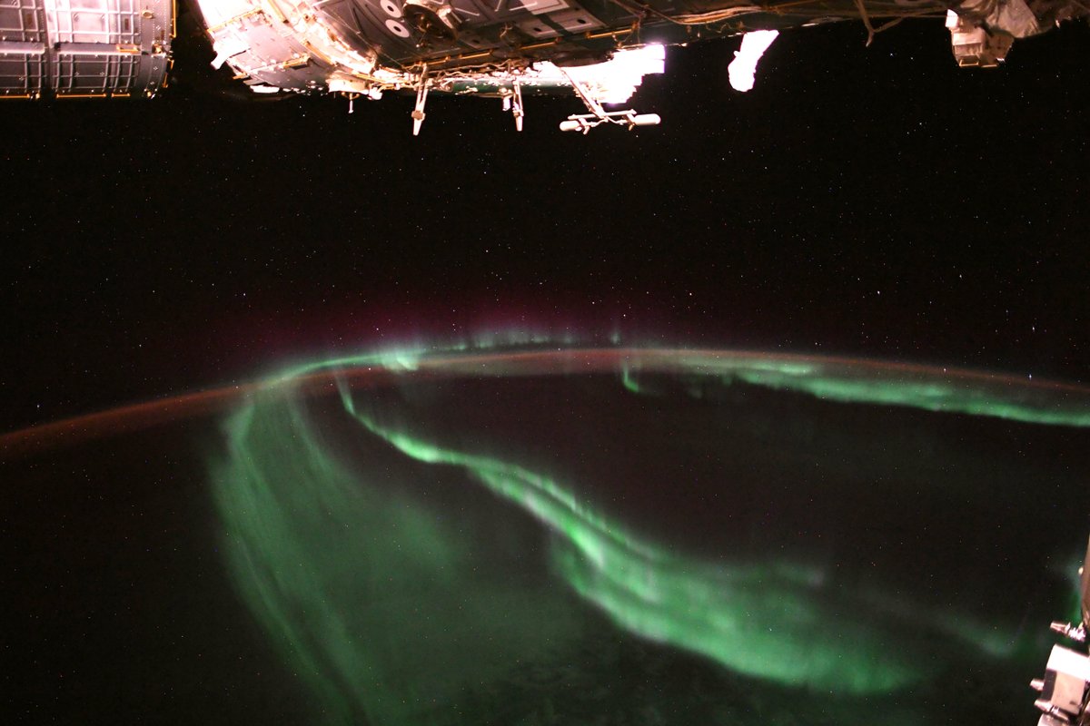 Astro_Alex's tweet photo. Jedes einzelne Mal umwerfend. Ich frage mich, was wohl die ersten Entdecker dachten, als sie zum ersten Mal eine Aurora sahen, ohne jemals davon gehört zu haben. #ExploreFarther #Horizons https://t.co/oVGVtcNXFT