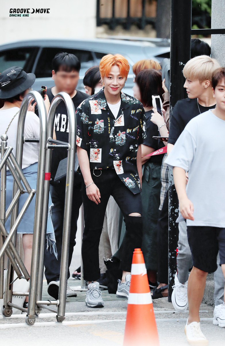 GROOVE0215's tweet photo. 180810 뮤직뱅크 출근 @BigFlo_official #빅플로 #BIGFLO #의진 #이의진 #EUIJIN #거꾸로 #Emphasize https://t.co/5UpKSn7pqh