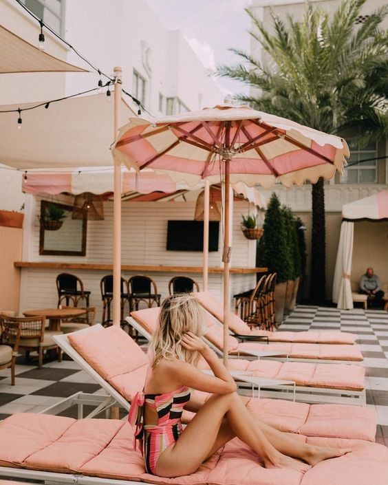 Powderpuffgrls's tweet photo. We wish we were spending our Friday morning by the pool! 🏊♂️💫 #PowderPuffGirls #poolparty #pool #beautifulpool #vintagepool #hollywoodglamour #palmtree #summer #pinkpoolfurniture #pinkaesthetic #retro #retroparty #vintageparty #vintageinspired #classicstyle #beauty https://t.co/mhCQAwht9d