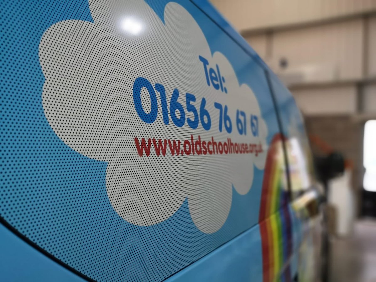Contra_Vision's tweet photo. Our #projectoftheweek is by @EliteSigns. Contra Vision Perforated Window Film was applied to the windows and @Metamarkuk on the body. Seamlessly blending the #vehiclewrap #graphics into one and allowing the passengers to see out.
#contravision #transformglass https://t.co/rHHOVIviDH