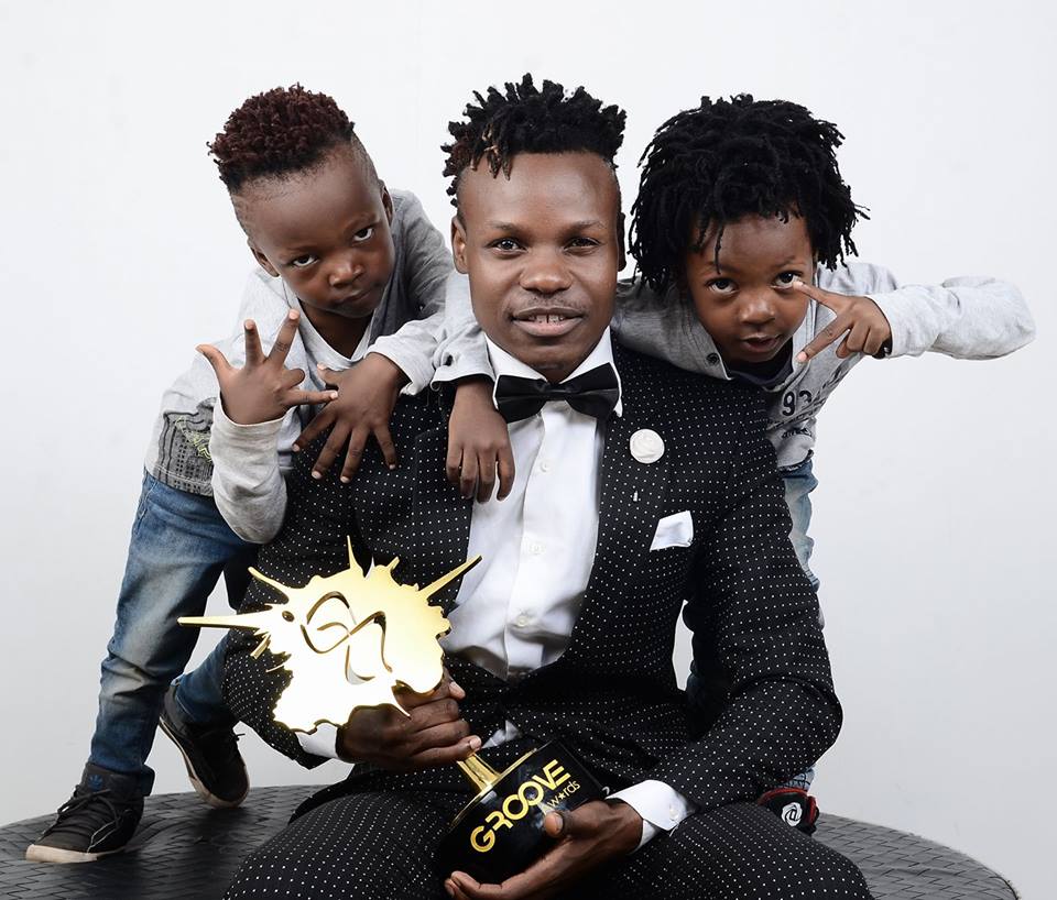 TvWabe's tweet photo. #NewMusicAlert ''Nimegrow huwezi nipata na shilingi kwa kichwa'' his lyrical flow is still the greatest #NICE @EkoDydda01 
Click to watch the video https://t.co/R9Zy2MoOmB
Follow us @TVWabe #LiveLarge #LiveYourDreams https://t.co/3yQrnyy59r