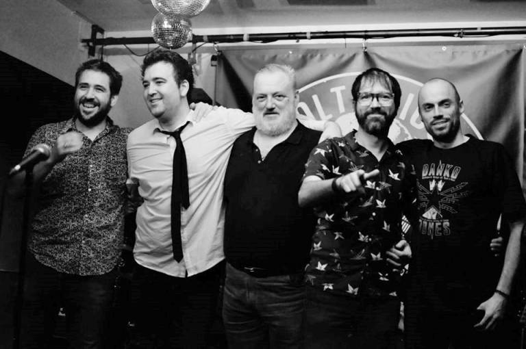 Desde la organización de #LaMuestra y de todo <a href="/bilbao_jaiak/">Bilbao Jaiak</a> damos el pésame a familiares y amigxs de de Jesus Artetxe, bajista del quinteto bilbaíno <a href="/TheDaltonicsRoc/">The Daltonics</a> 

Un gran abrazo y mucho ánimo para la banda, familia y amigxs. Y gracias tb por el legado musical.

#Rock #Bilbao