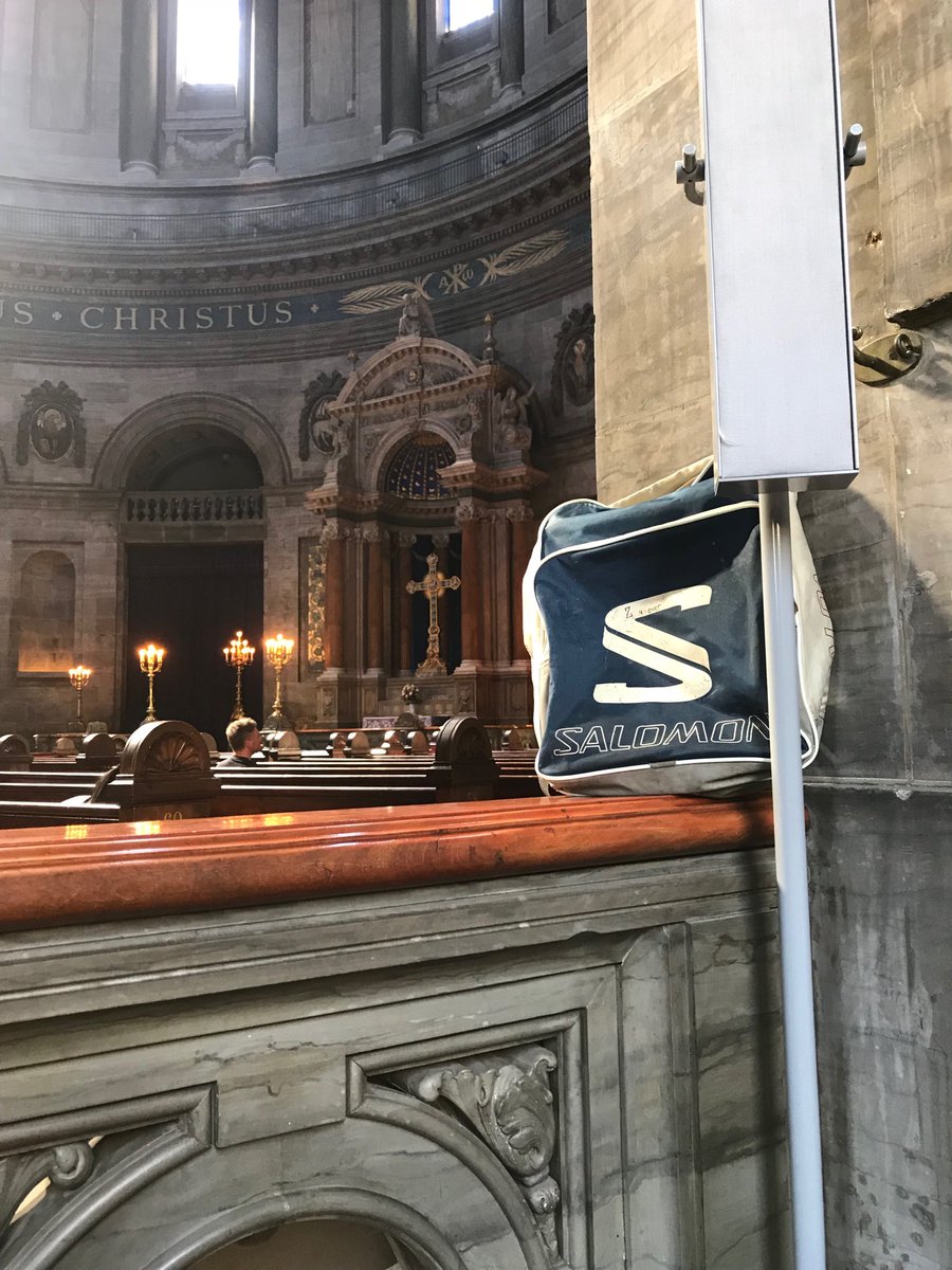 The_Roaming_Bag's tweet photo. We’ve arrived! The view of the ceremony from my seat is just fine. #thebag https://t.co/jitzVv9guQ