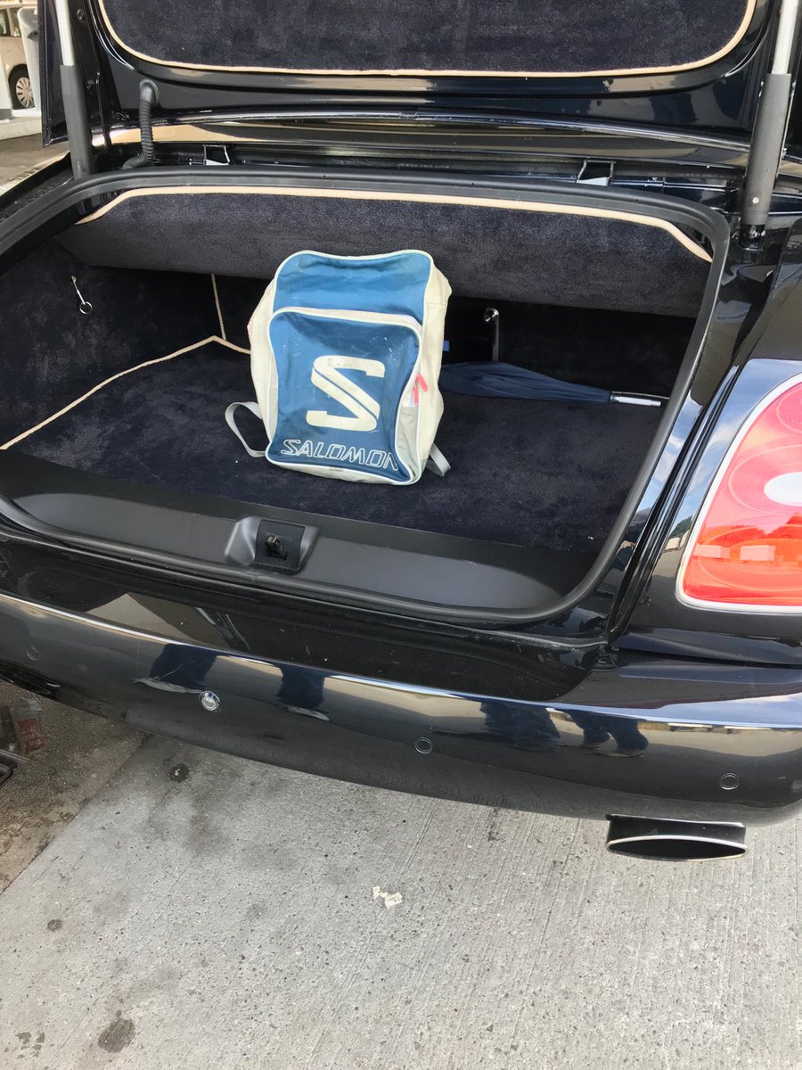 The_Roaming_Bag's tweet photo. Shh!! Don’t tell anyone but I’m hiding in the trunk #thebag https://t.co/sW6SxJbpqw