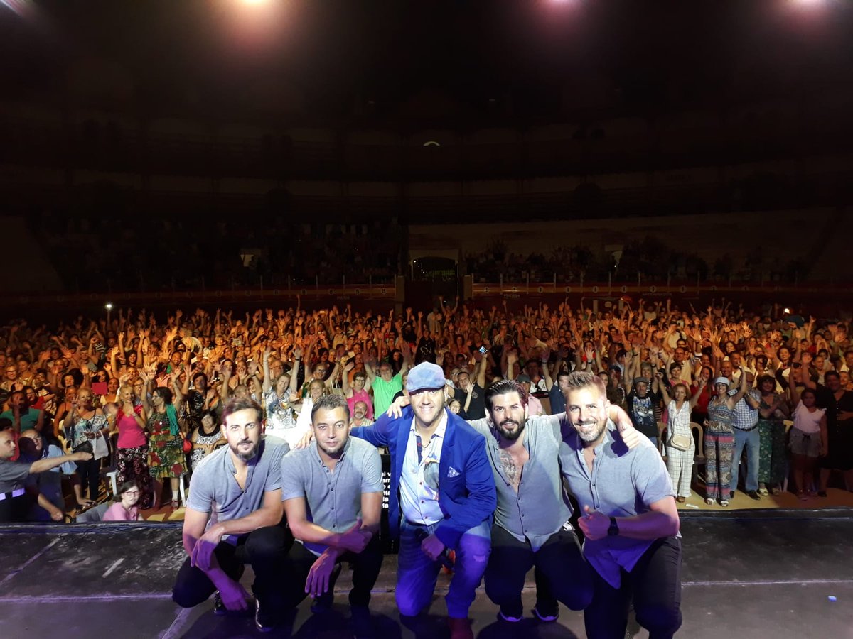 Paco__Candela's tweet photo. Anoche llenasteis de arte y de cariño la plaza de toros de #Almería.
¡MIL GRACIAS por acompañarnos!
#ElPoderdelaMúsica #felizfinde #concierto #Andalucía https://t.co/fRKQ9E7sDl