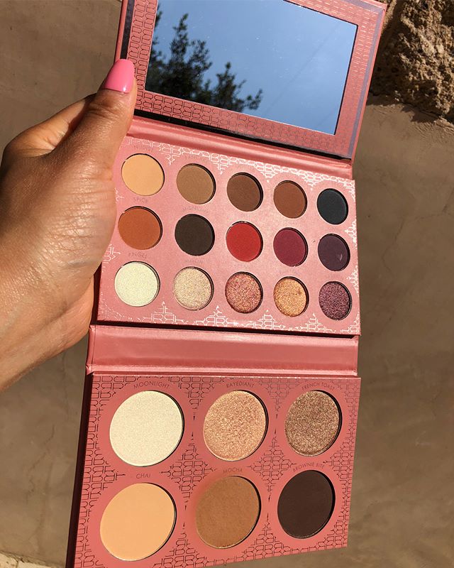 eyeshadow contour and highlight palette