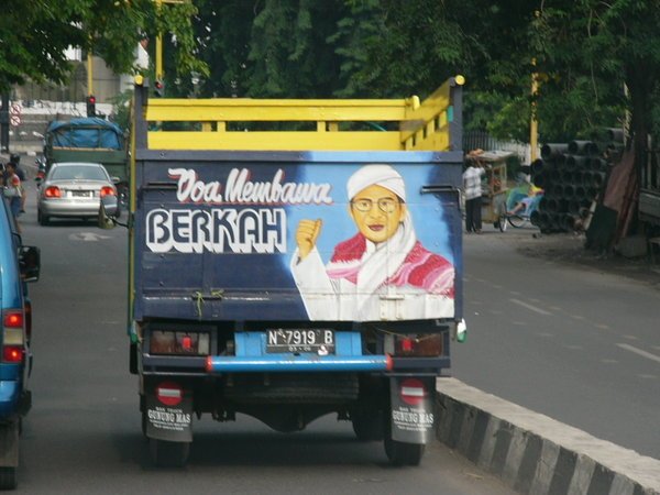 FakeIndosat's tweet photo. https://t.co/7U0yKcmnKy