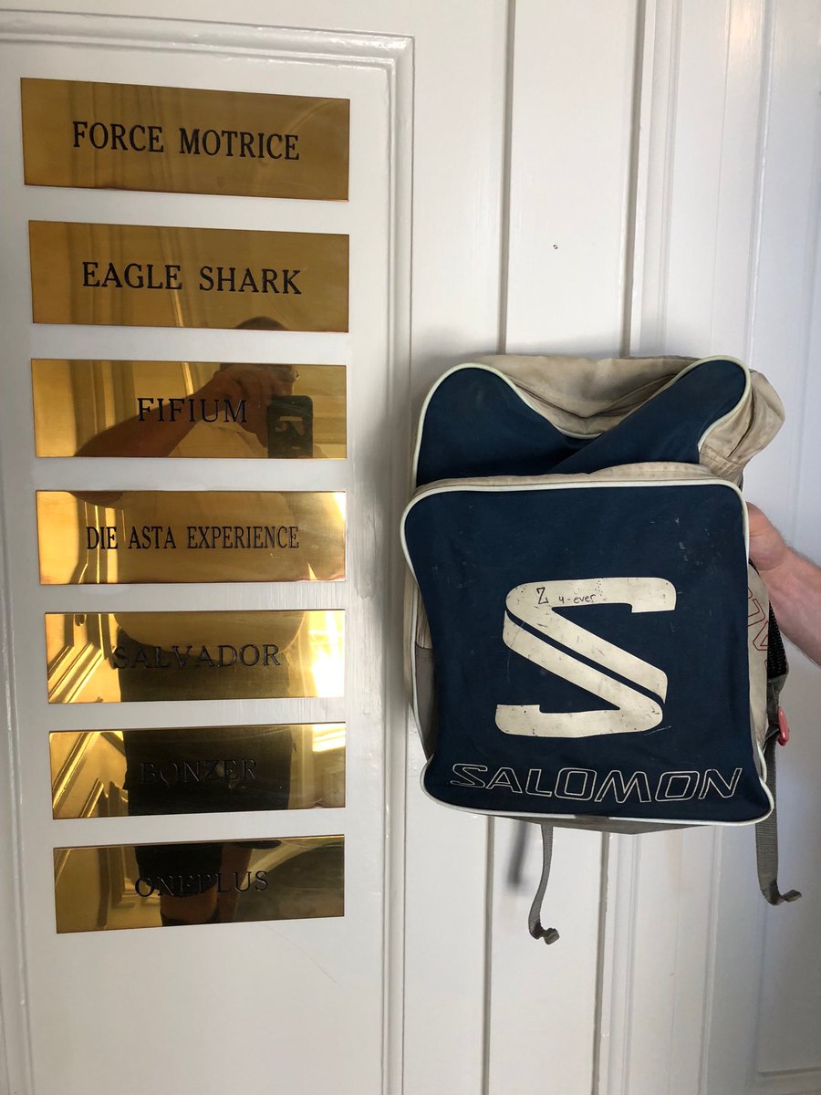 The_Roaming_Bag's tweet photo. Uh oh!! What have I discovered here?!? Perhaps I can hide inside #thebag https://t.co/u1EgubW0py