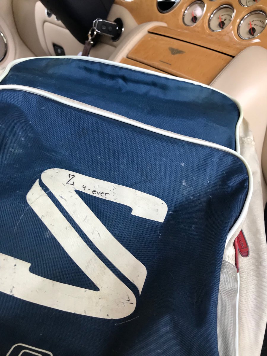 The_Roaming_Bag's tweet photo. Z 4-ever #thebag https://t.co/3iUrcYP6hg