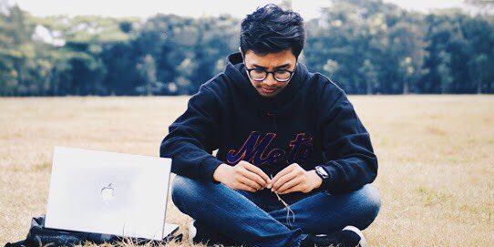 indiego_bvoice's tweet image. &apos;Out Of The Blue&apos;, Sajian Chill Music Dari Dalam Kamar Eki Darmawan. Eki Darmawan adalah seorang penggiat skena musik underground lokal di kota Malang yang sebelumnya menukangi Shewn (melodic-hardcore) dan Whitenoir (alt-rock). #INDIEGO