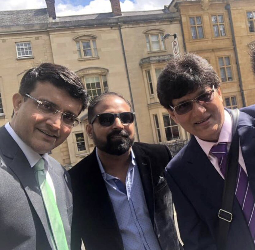 florasia's tweet photo. @SGanguly99 @gbsaltlake @Dutta12Satadru the selfie that should be remembered long time https://t.co/0rpdaS4fNM