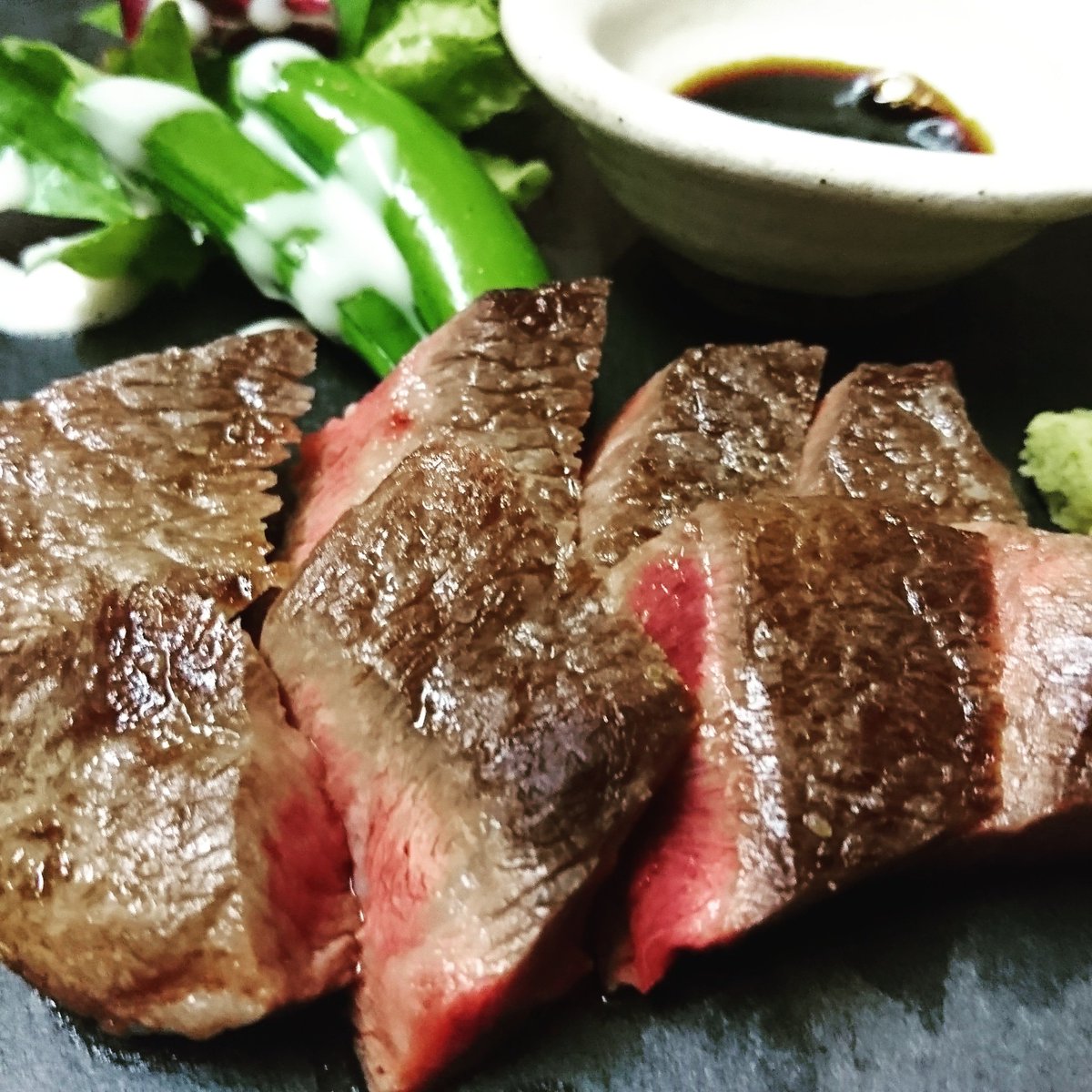 ট ইট র 肉料理ワッゼカルネ 今夜は名前に い がつく方はドリンクがお得ですよ オススメは黒毛和牛マルシンのグリル さっぱりとした赤身肉をシンプルに炭火焼きしますよ 鹿児島 騎射場 肉バル あぶらぎっしゅ 黒毛和牛 炭火焼き シェアカゴ