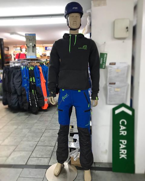 Harry’s #OutfitOfTheWeek!
Harry is loving the NEW Arbortec lines, this week Harry is wearing the Type C Breatheflex Pro Chainsaw Trousers in Blue 💙  All with 🔟% off for one week! #GetTheLook #Arbortex #Stein #NewIn
landpoweruk.com/292-harry-s-ou…