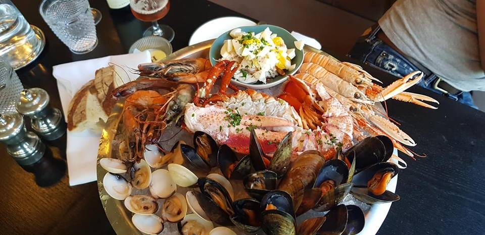 There is not long left to sample this GREAT deal at @BrasserieAbode - offer runs until 31st August - an amazing seafood platter for two: socsi.in/wAsFO #chesterdeals #chestertweets #seafoodplatter