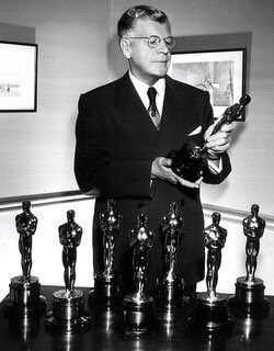  #LesCinéastesDuHangarRangée 2 :34 - FRED QUIMBY31 juillet 1886 - 16 septembre 1965(U.S.A.)Producteur de films, notamment de films d’animationIl est surtout célèbre pour avoir produit les Tom et Jerry ou certains Tex AveryRattaché à la MGM