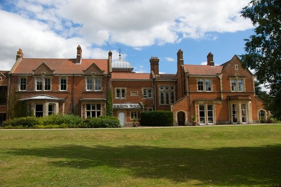 Do you have an upcoming event? But do not have a venue? Look no further than Oakwood House the perfect venue for any occasion. For more information call on 01622 620720. #Birthday #Anniversary #Party #Dinner #Overnightstay #Conference