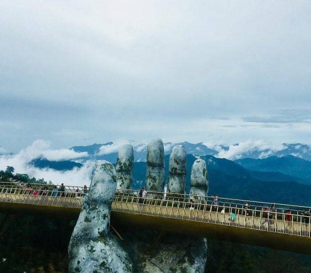 DAlLYTUMBLR's tweet photo. Golden bridge, Vietnam 🇻🇳 https://t.co/SKKiUPL3xa