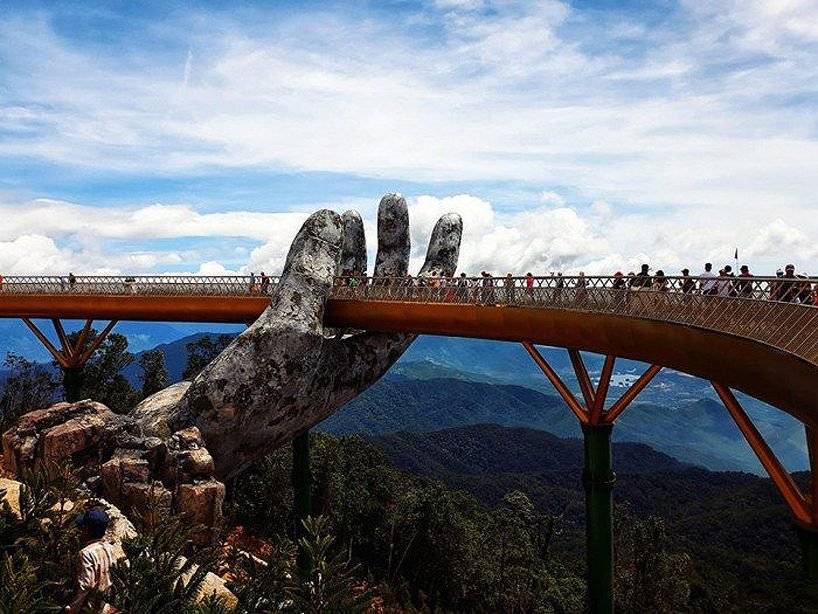 DAlLYTUMBLR's tweet photo. Golden bridge, Vietnam 🇻🇳 https://t.co/SKKiUPL3xa