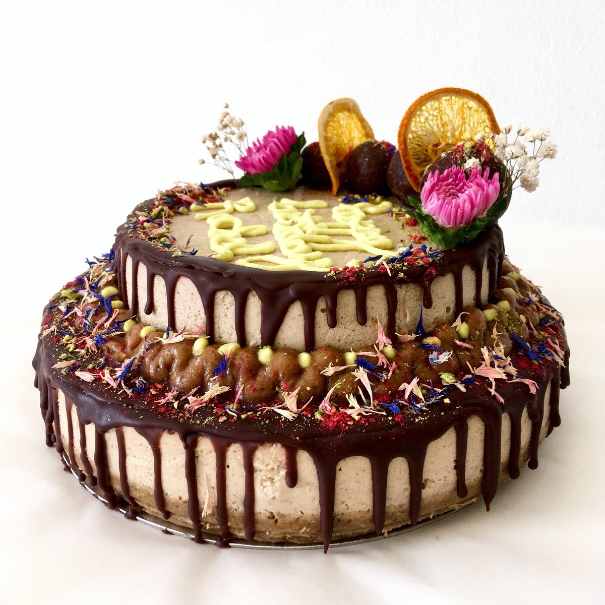 #vegan #dairyfree #glutenfree #soyfree #refinedsugarfree #freefrom #cake #glasgow #birthday #birthdaycake #weddingcake #occasioncake #celebrationcake #rawnchy