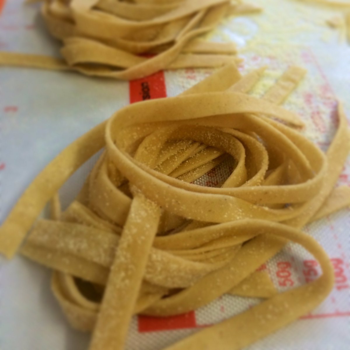 CanutoElena's tweet photo. What could be better than a dish of homemade #TAGLIATELLE on a rainy day! Fresh egg pasta 🍝  #shiptonmillflour #pasta #caterer #elenit #tetbury #cotswolds #pastafresca #yummy #foodblogger #italianfood #wdyt https://t.co/O0OcFZcgHL