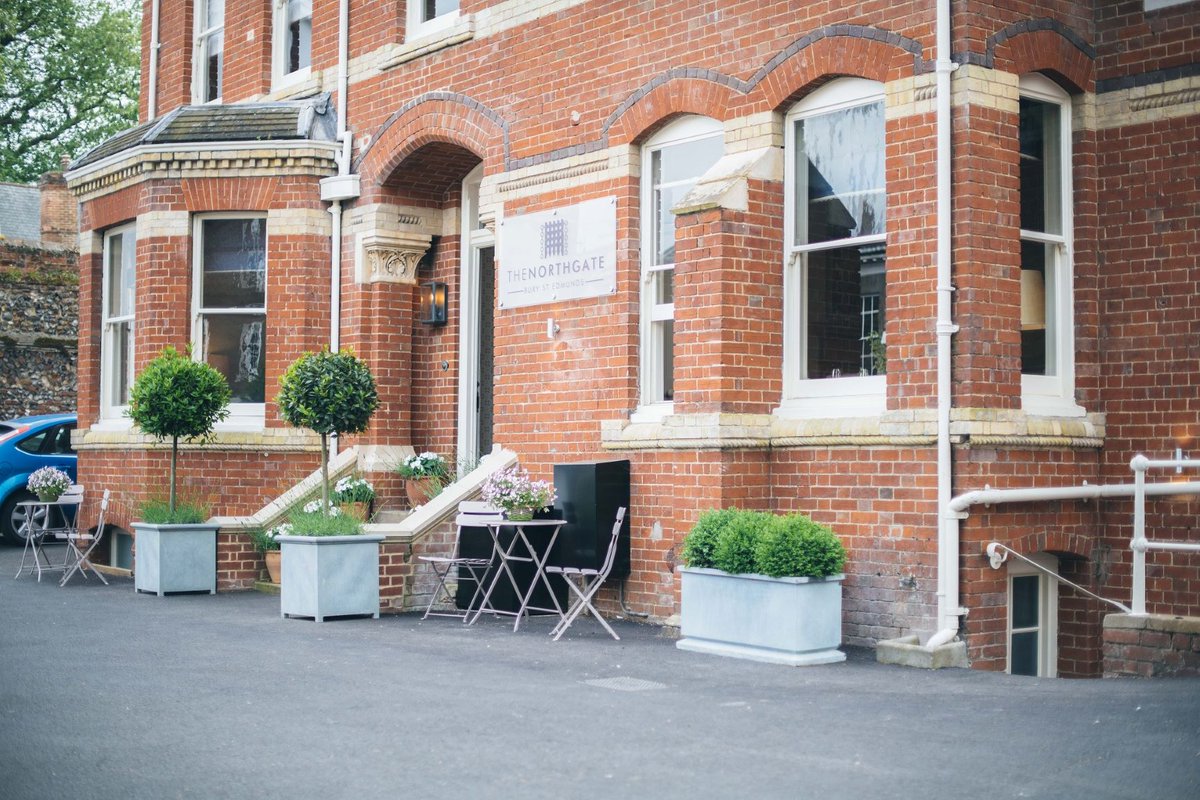 Westleton_Crown's tweet photo. We have been part of @chestnutgroupUK's family of country and coastal inns for a week now, we are having a fantastic time working with their wonderful teams and are so excited about what the future holds! https://t.co/nliSrpN5Fr