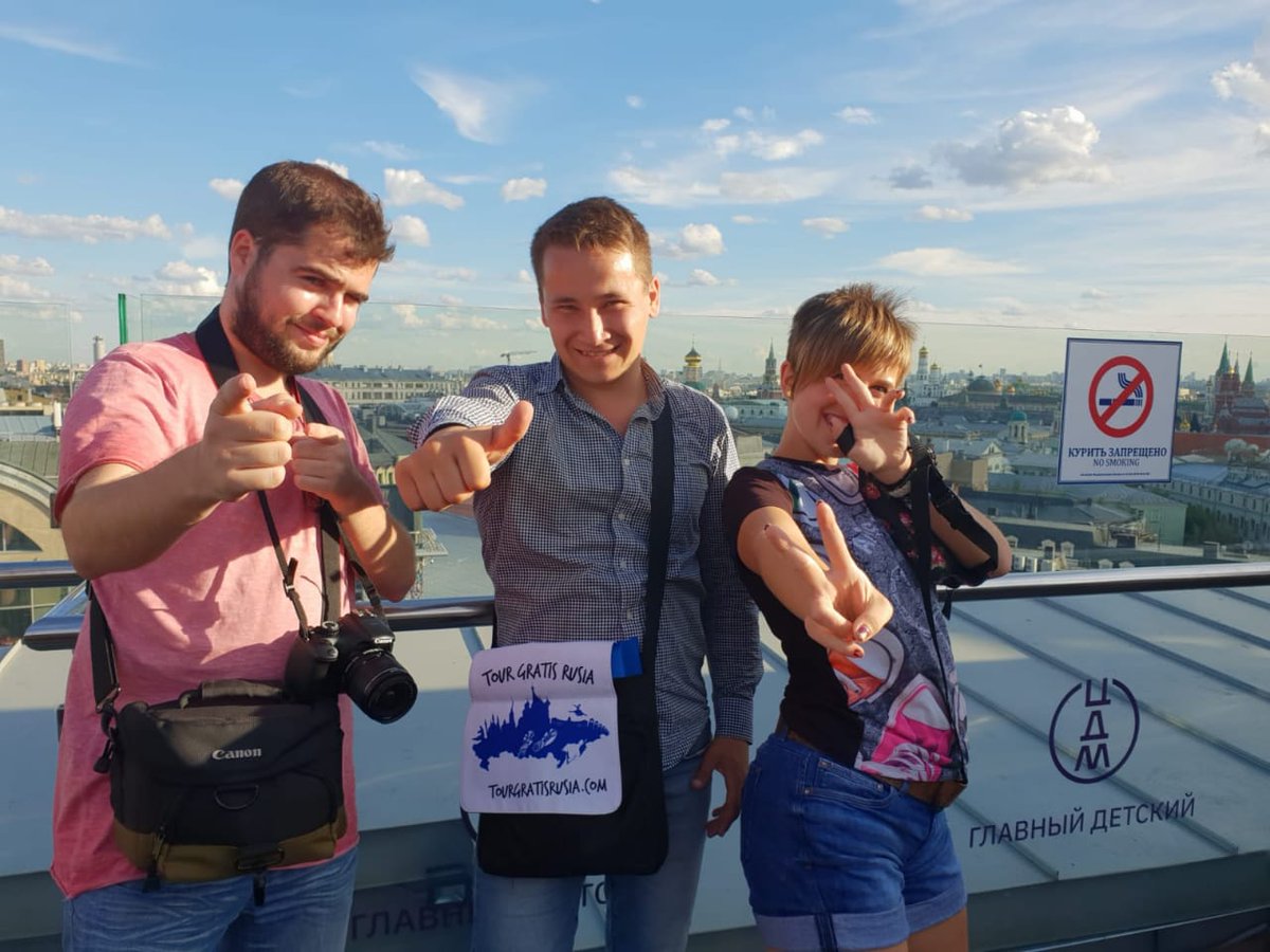 TourgratisRusia's tweet photo. 😁¡Ha sido una gran semana de Tour Gratis Rusia! 🇷🇺 Aquí os dejamos las fotos de los grupos tan estupendos que nos han acompañado estos días en Moscú!! 😊 👉Guías María, Rodolfo, Jesús y Leonid #felizviernes #queremosverlasestrellas #felizfinde #rusia #moscu #viajar #agosto https://t.co/HnUBg26cFJ