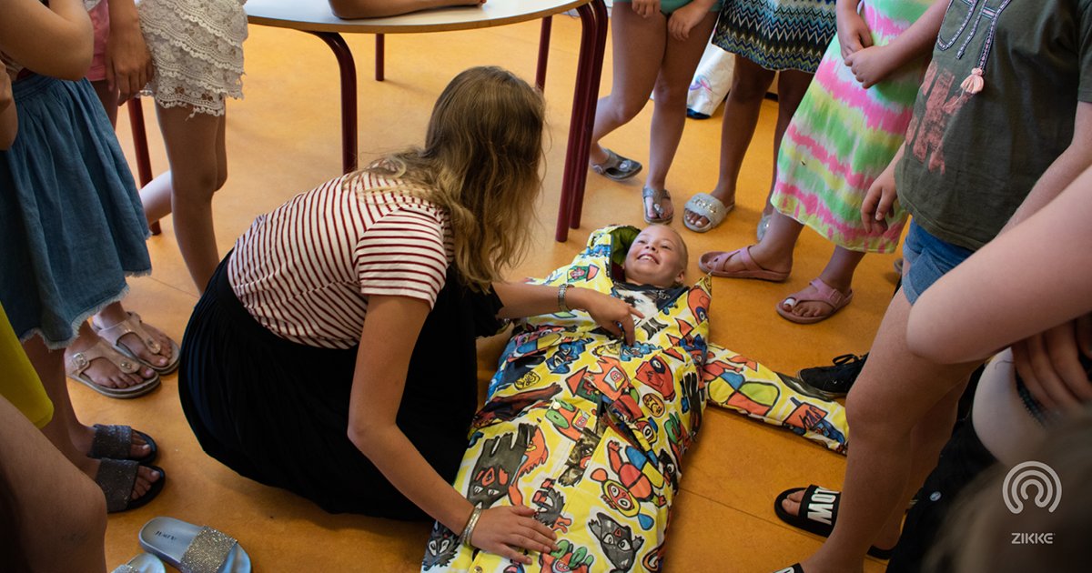 Primeur bij basisschool De Kubus; 9 jaar oud en werken aan je eigen ‘social enterprise’ 😍 Lespakket ‘sociaal ondernemen’ vanaf september aangeboden aan meerdere #basisscholen Lees meer en draag bij met een donatie; sheltersuit.com/9-jaar-oud-en-… ism Stichting Zikke #basisonderwijs