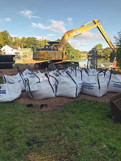wales_stone's tweet photo. Delivering our bulk bags to @KaymacMarine site at @llandaffrc. 

Servicing both the commercial and domestic market we offer a wide range of bagged aggregate and decorative stone,

Call us on 01443 222430 to discuss our full product range. https://t.co/m5JEXKS6w4