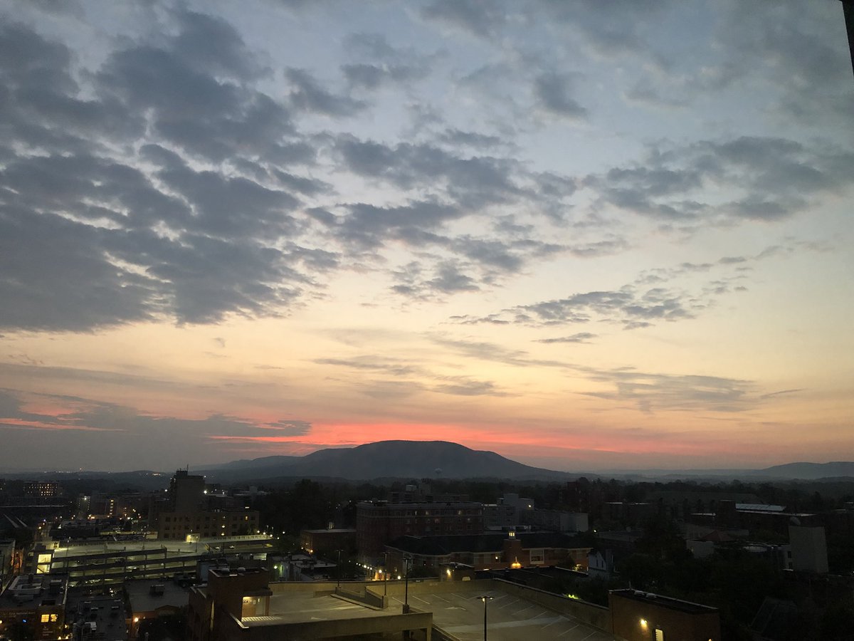 iTweetTurf's tweet photo. It’s going to be a beautiful sunrise over Mount Nittany today in Happy Valley. https://t.co/9J4MZ8LDYR