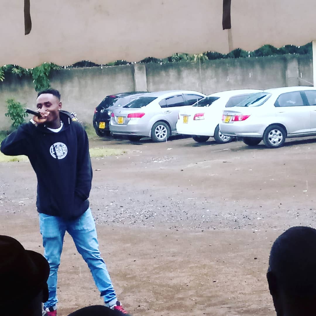 papiyorifa's tweet photo. Came Outta Pussy With The Microphone π @YORIFA1 #YORIFA https://t.co/m4fN76C7QA