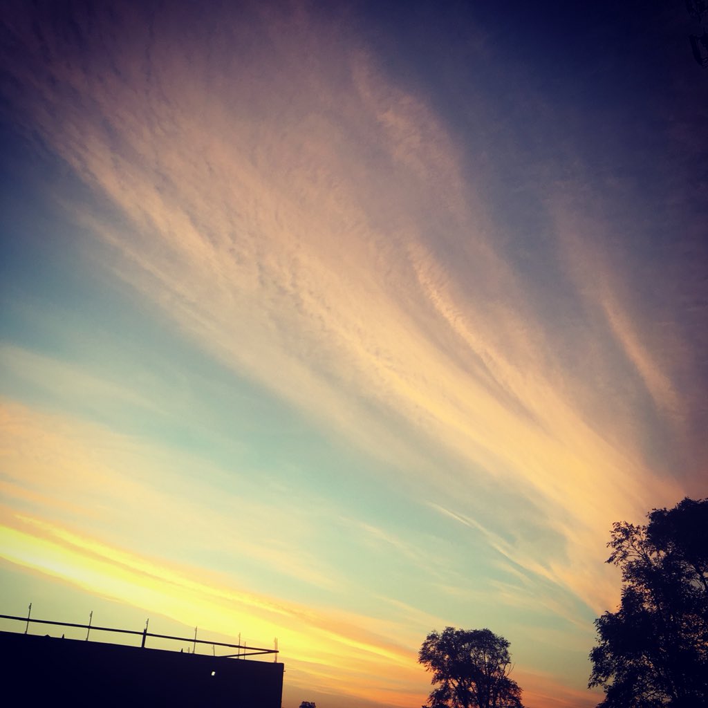 It’s an early brew day. Not as early as @shortfingerbeer but no matter, it’s a beauty sunrise.